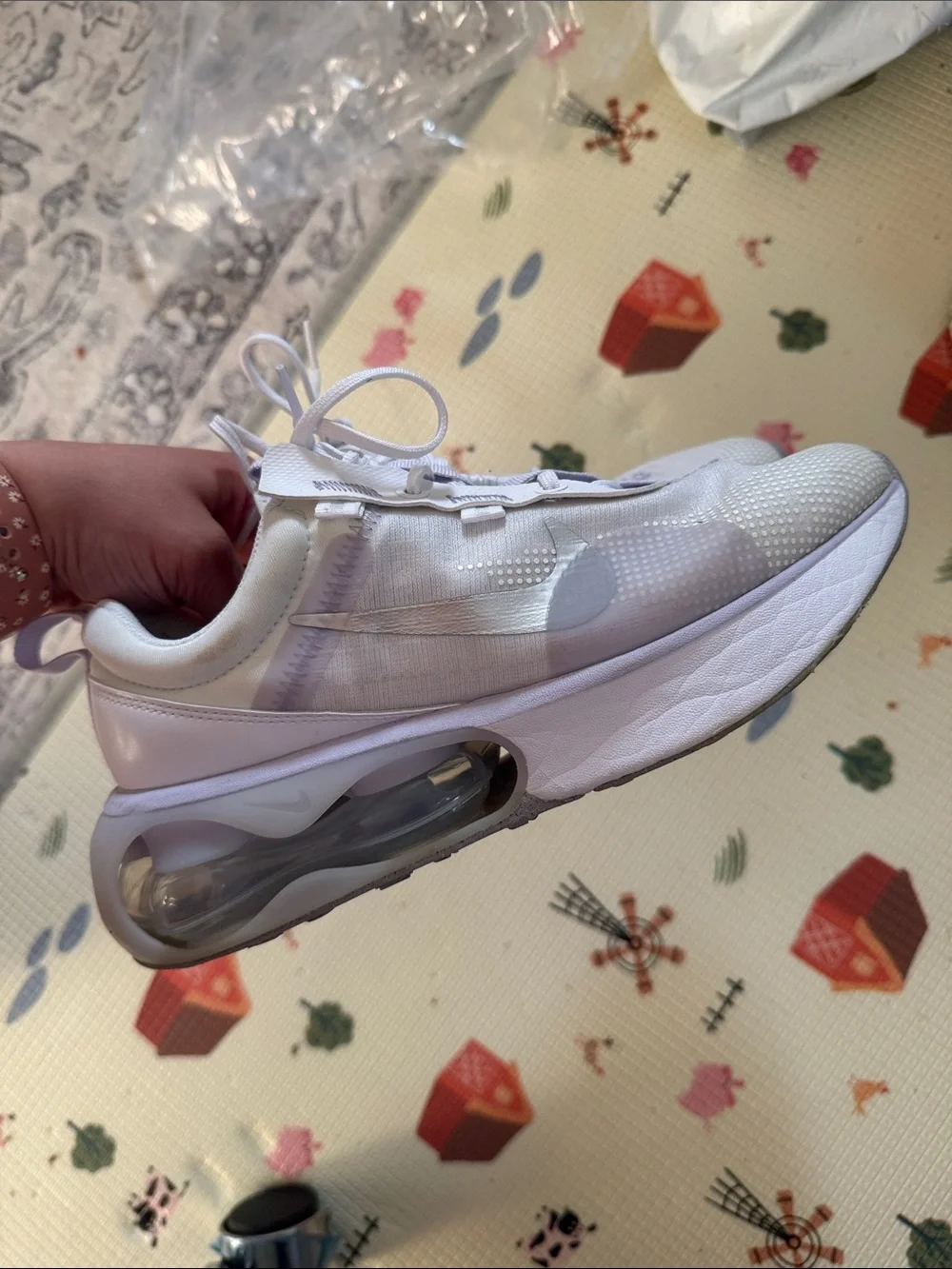Nike White Kids Air-Cushioned Lightweight Sneakers